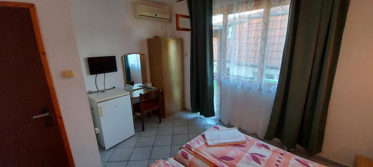 Guest House Nikolovi Lozenec Kültér fotó