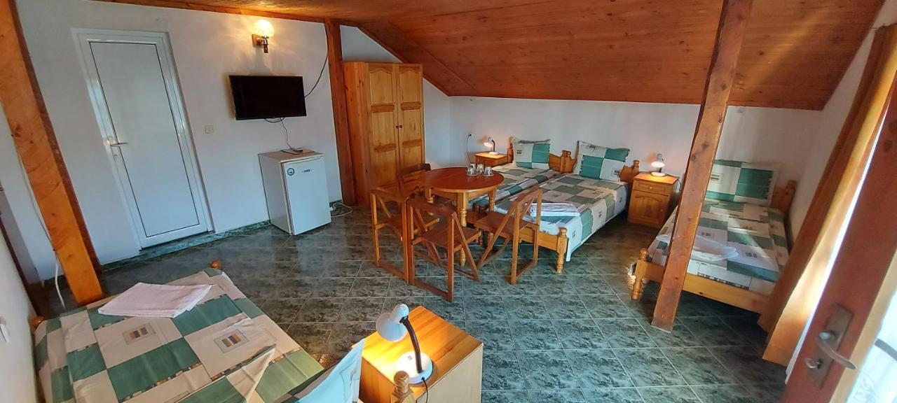 Guest House Nikolovi Lozenec Kültér fotó